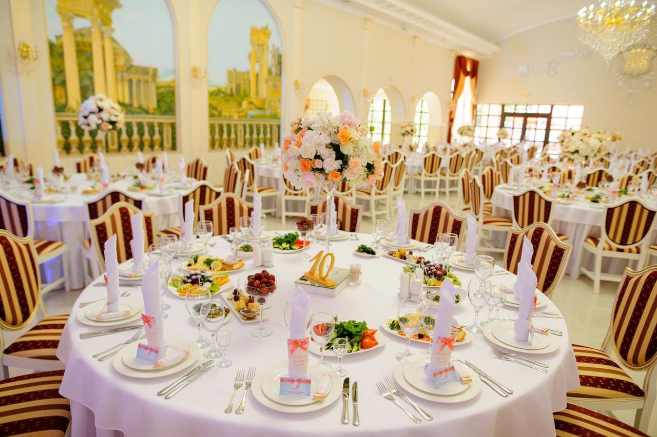 Best Hotel And Restaurant Complex Дунаївці Екстер'єр фото