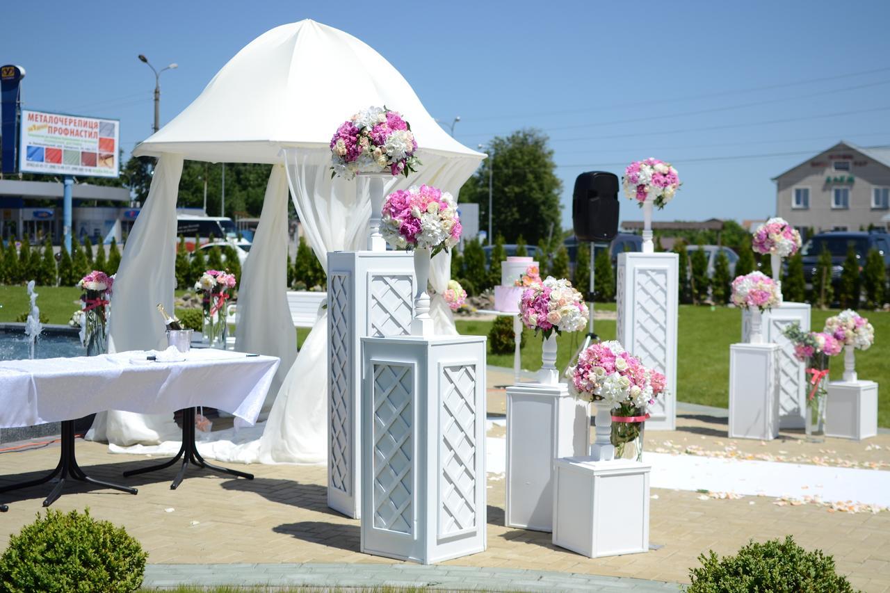 Best Hotel And Restaurant Complex Дунаївці Екстер'єр фото