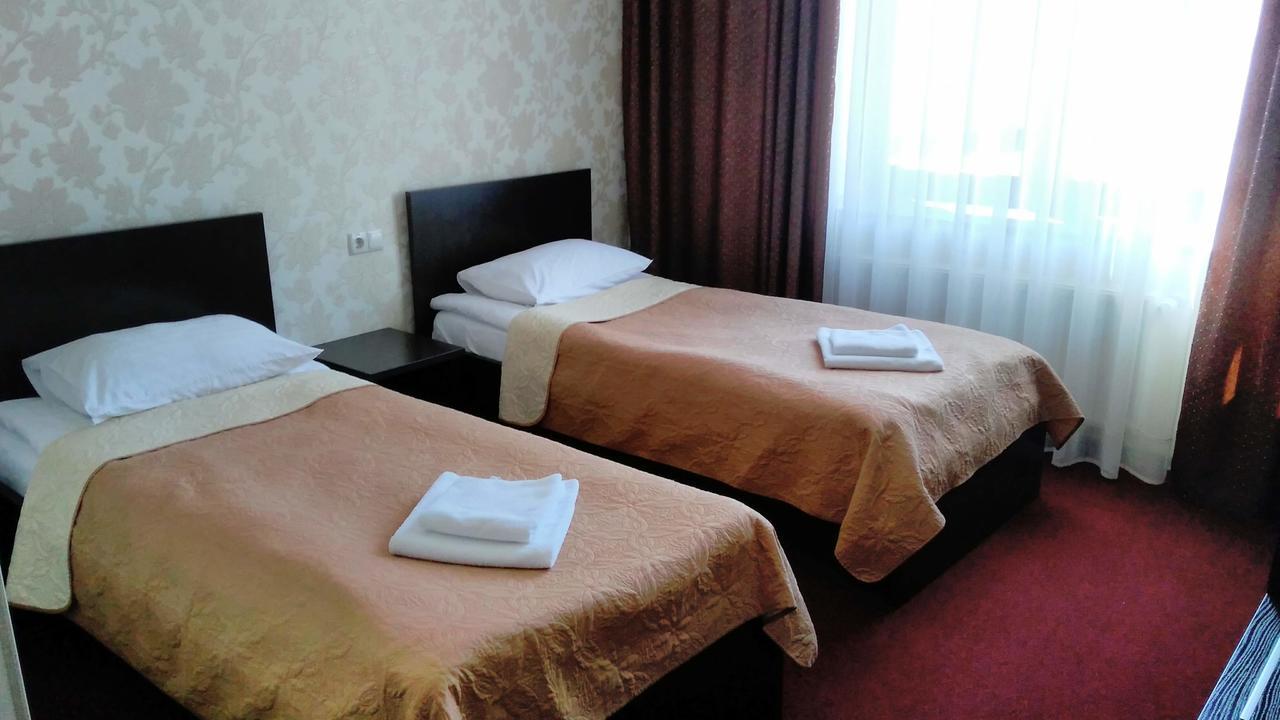 Best Hotel And Restaurant Complex Дунаївці Екстер'єр фото